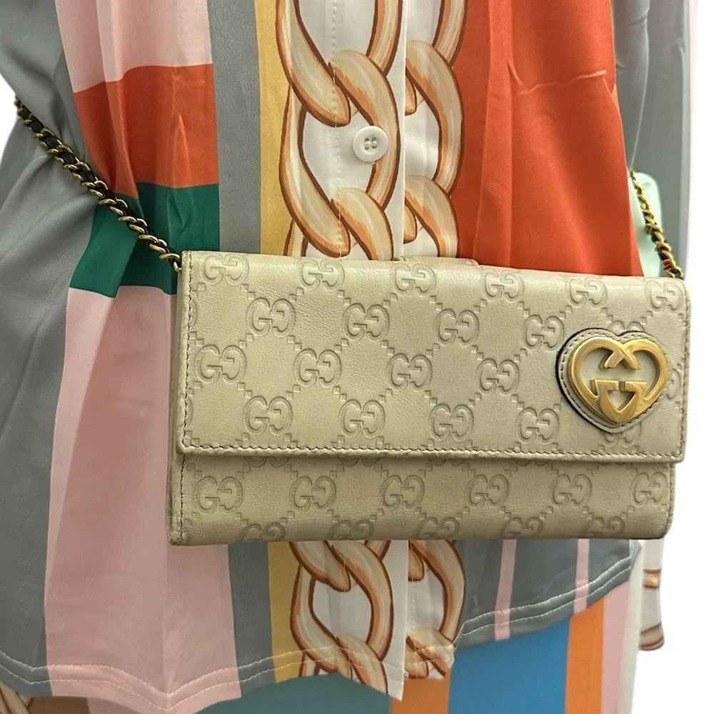 Gucci Cream Embossed GG Leather Wallet with Gold Heart Logo - Picture 2 of 4